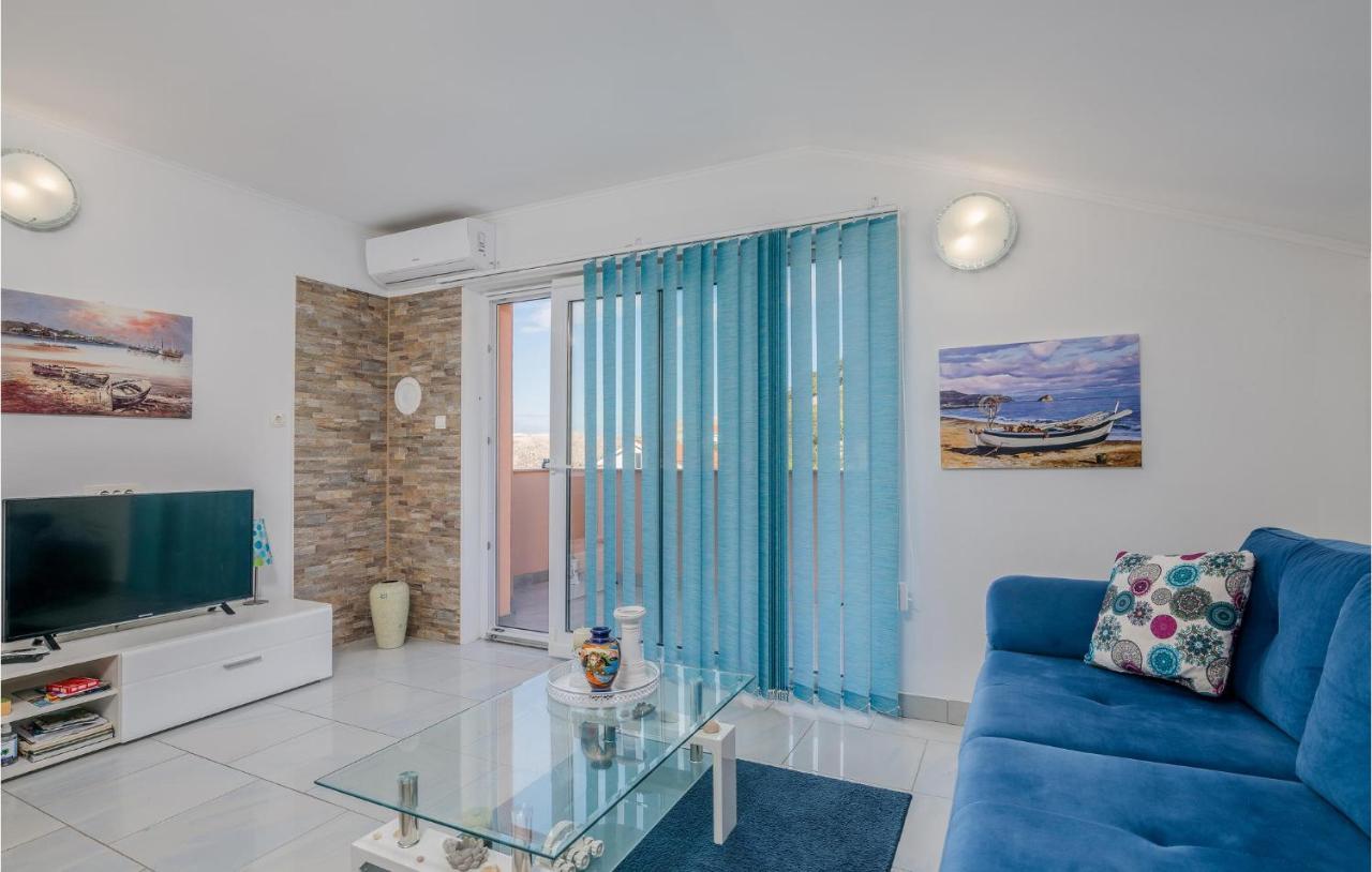 Nice Apartment In Stara Baska With Kitchen ภายนอก รูปภาพ