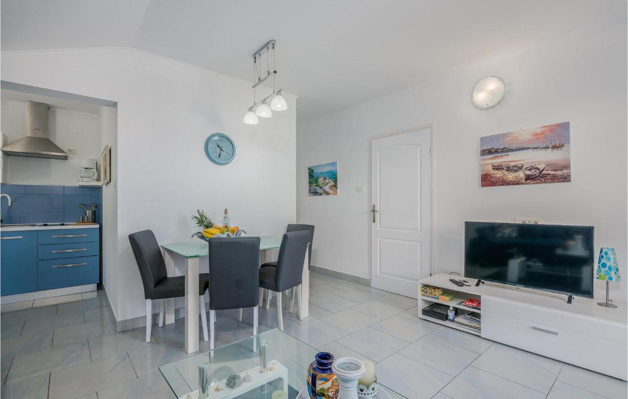 Nice Apartment In Stara Baska With Kitchen ภายนอก รูปภาพ