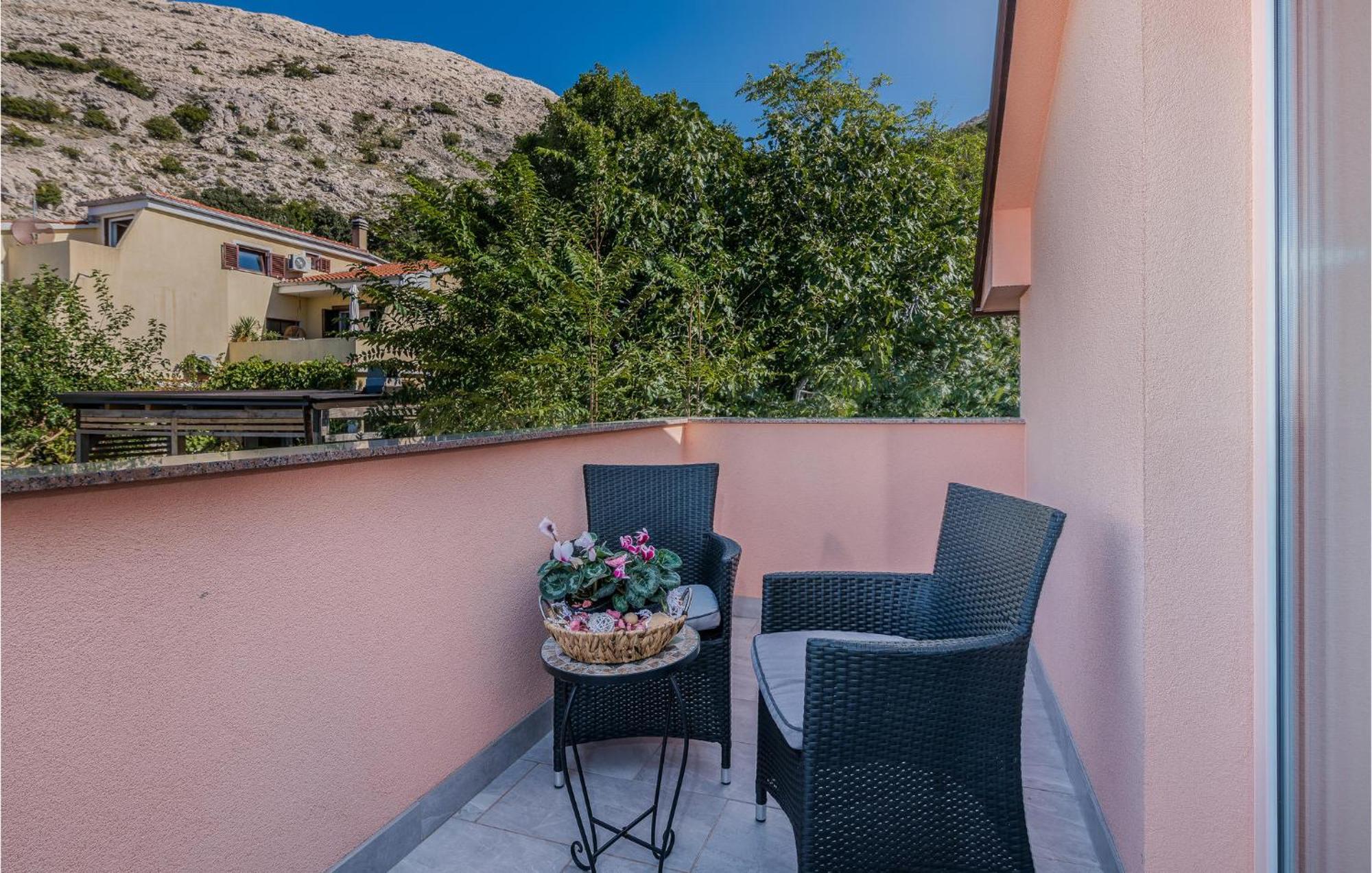 Nice Apartment In Stara Baska With Kitchen ภายนอก รูปภาพ